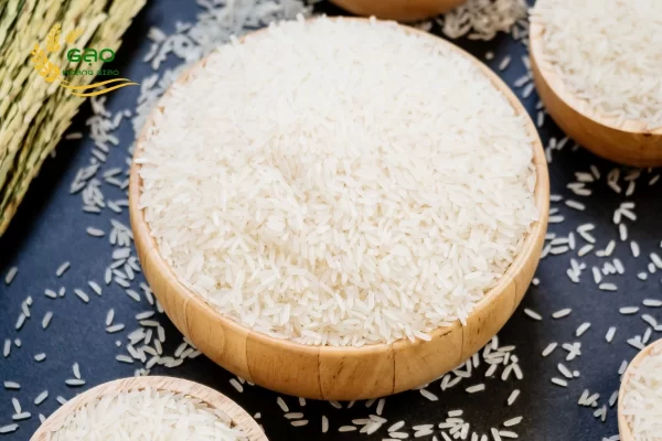 Fragrant rice has mainly translucent white grains