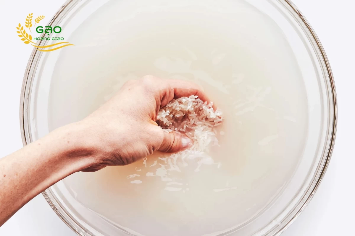 Rinse Jasmine rice